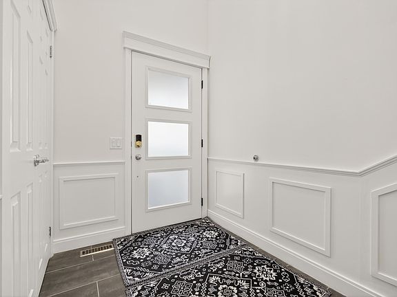 4th image of 11827 8th Ave NW