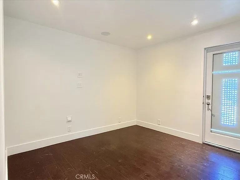 1801 Roscomare Rd — Photo 29