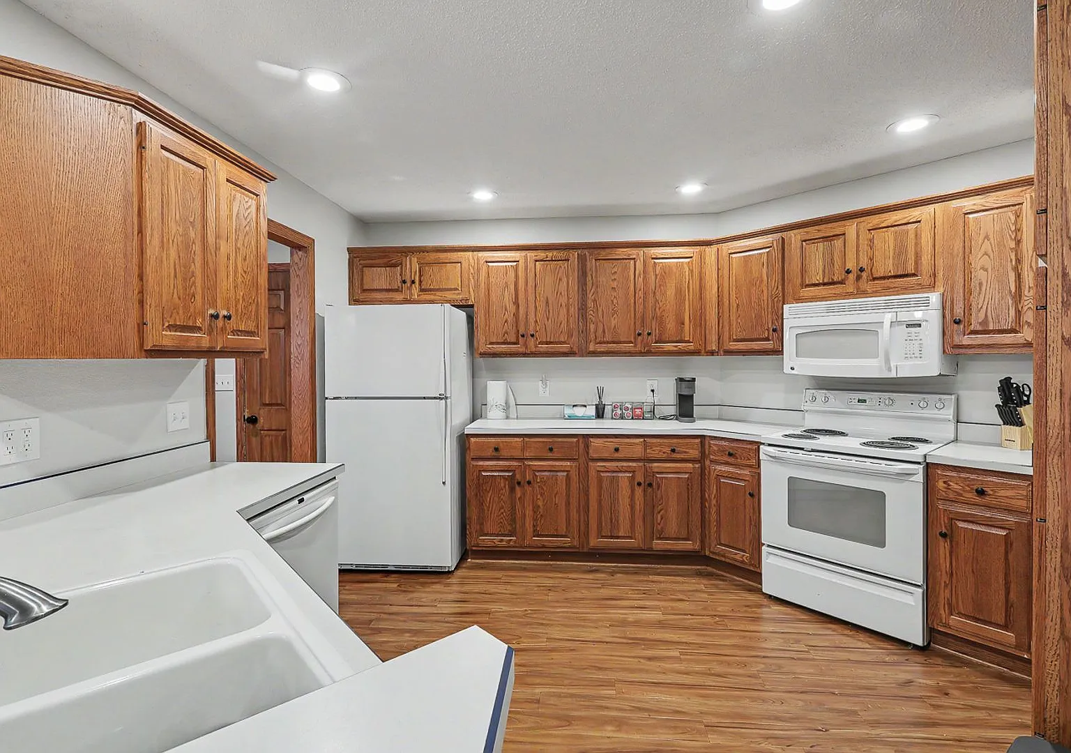 Rent: $2,100 - 2 bed condo — Photo 1