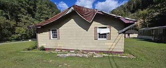 2nd image of 283 Upper Blackberry Rd