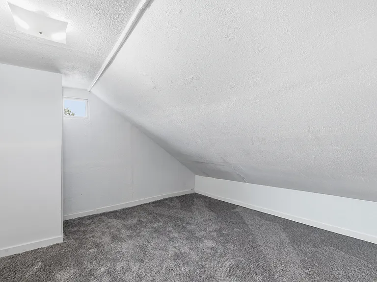 1010 W 2nd St #3 — Photo 11