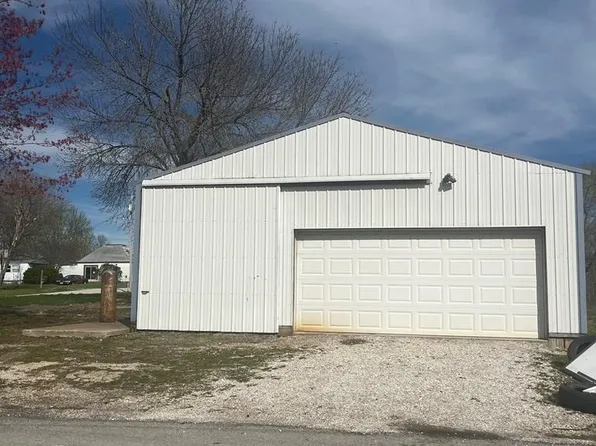 140 Jefferson St, Bevier, MO 63532