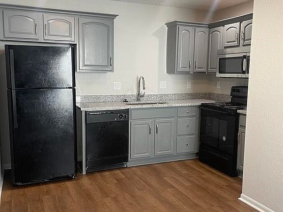4th image of 10548 E 46th St