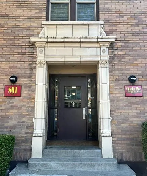 CharlesBee Apartments — Photo 2