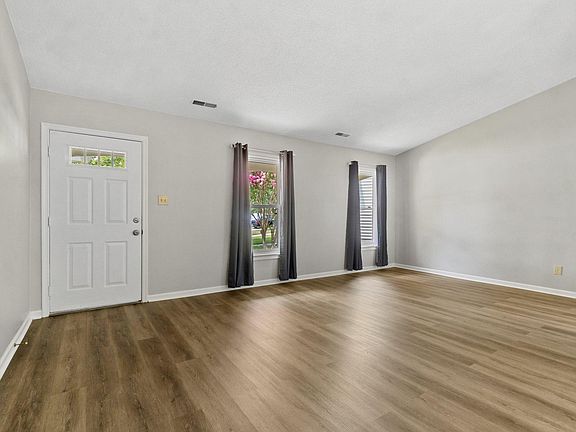 3rd image of 3816 Huey Ct