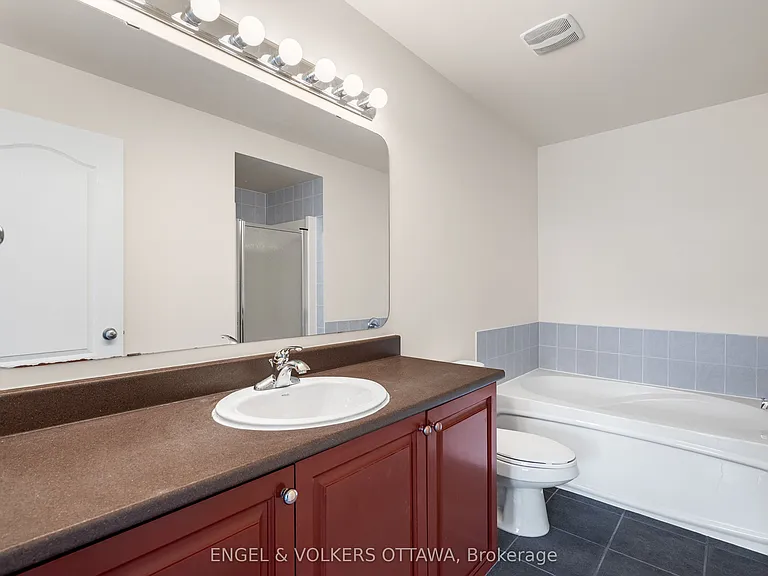 729 Nakina Way — Photo 28