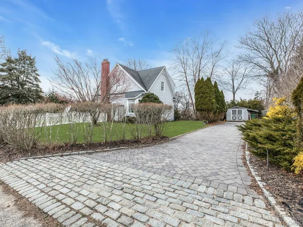 4 Wells Lane, Hampton Bays, NY 11946