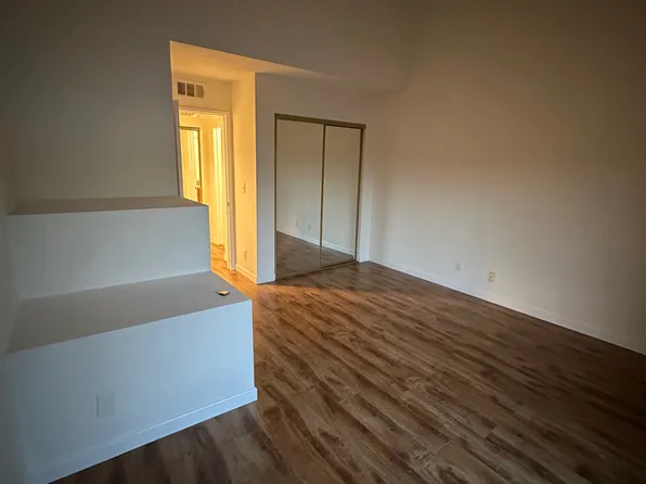 10441 McVine Ave, Sunland, CA