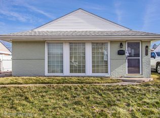 18203 Hinton St, Riverview, MI 48193