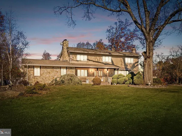 2 Bywood Ln, Ewing, NJ 08628