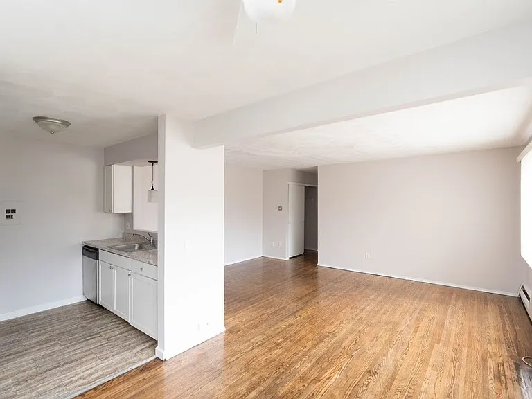 154 Woodhill Dr #1 — Photo 5
