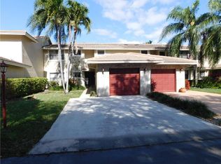 449 Lake Point Ln, Deerfield Beach, FL 33442