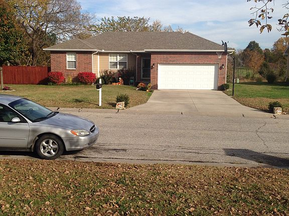 2nd image of 1310 Lakewood Dr