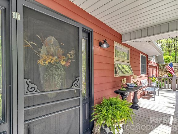5th image of 211 Rustic Rd