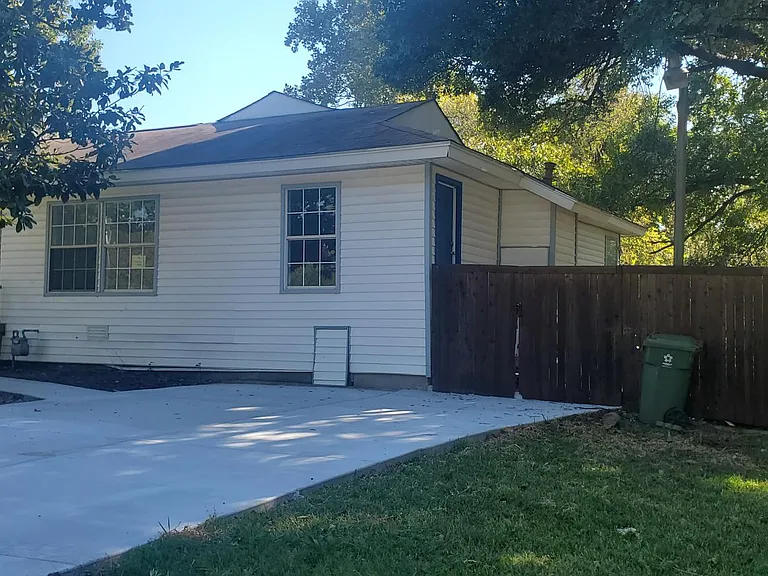 Side view of house with fence to backyard