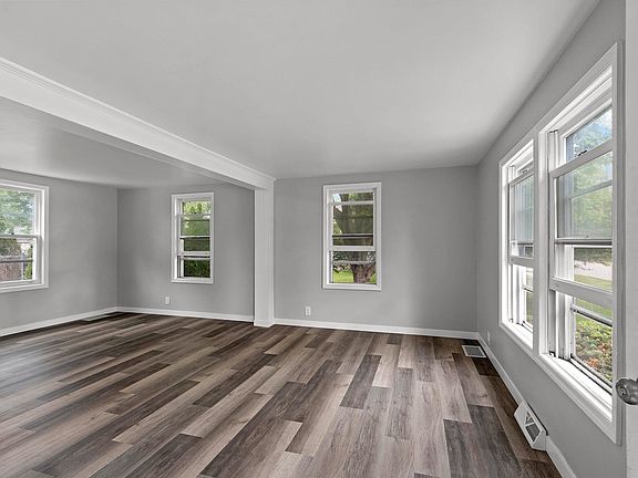 3rd image of 1858 Eastman Ave