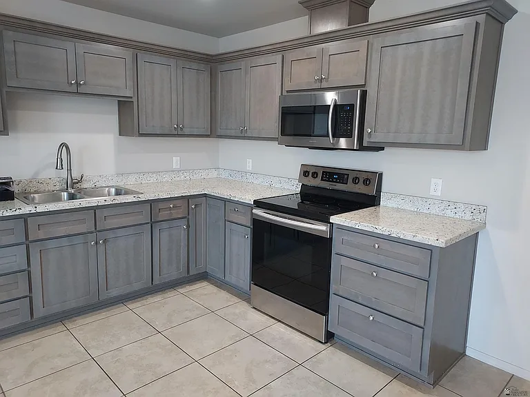179 W 12th St #B — Photo 3