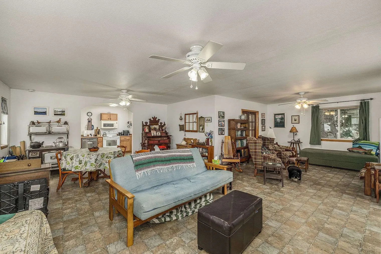 2 bed, 1.0 bath, 1496 sqft, $5,232 — Photo 1