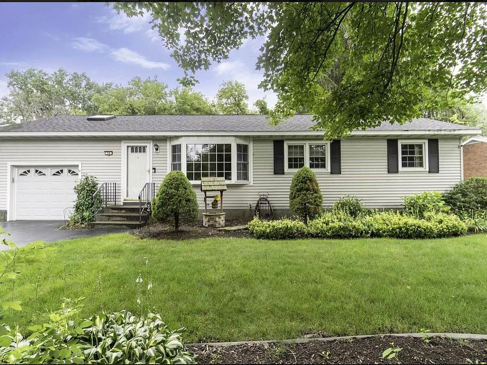 1st image of 10 Norbrick Dr