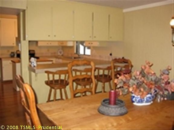 4th image of 395 Cathedral Ct