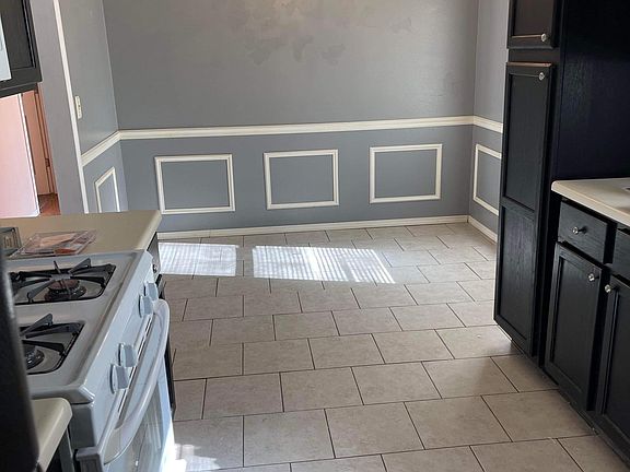 3rd image of 4 Windy Meadow Ln