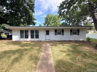 2 Independence Dr, Belleville, IL 62226
