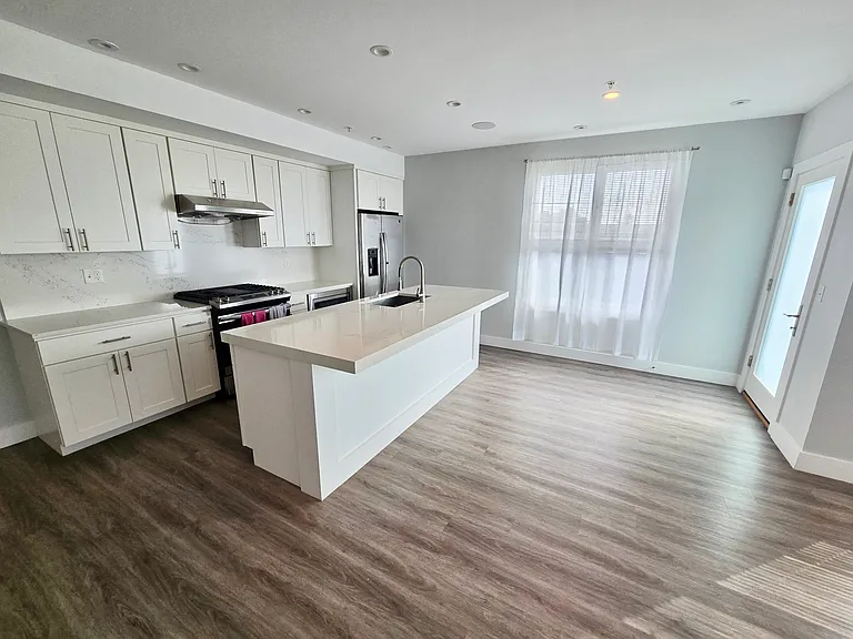 151 Hancock St #16 — Photo 2