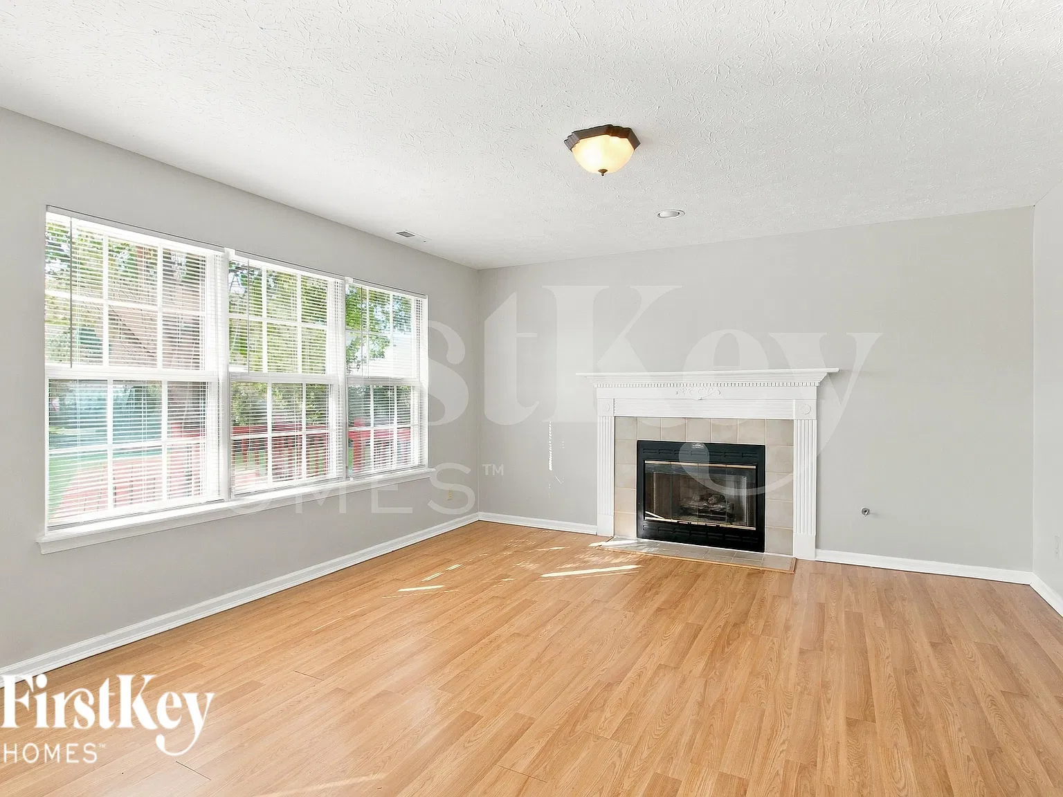 3 bed, 2.5 bath, 1912 sqft, $1,900 — Photo 3