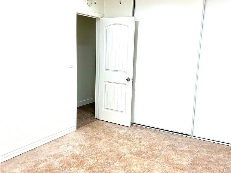 1877 Mathews St — Photo 6