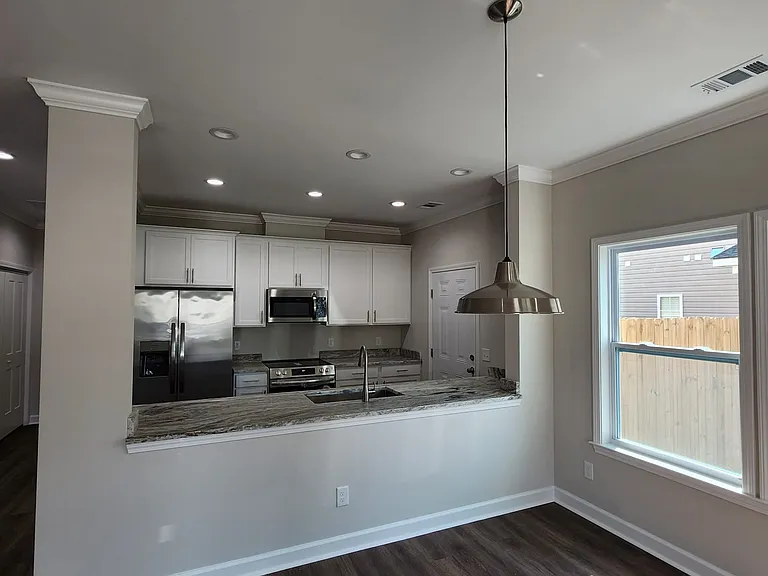 33 Travis St — Photo 3