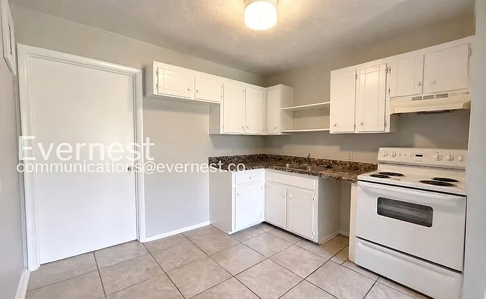 1 bed, 1.0 bath, 560 sqft, $845 — Photo 2