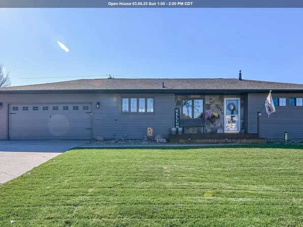 502 Sunset Ln, Marshalltown, IA 50158