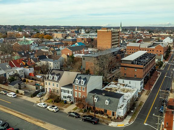 4th image of 105 Lafayette Blvd