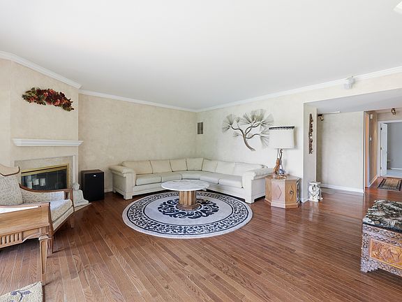 5th image of 640 Old Barn Rd APT C