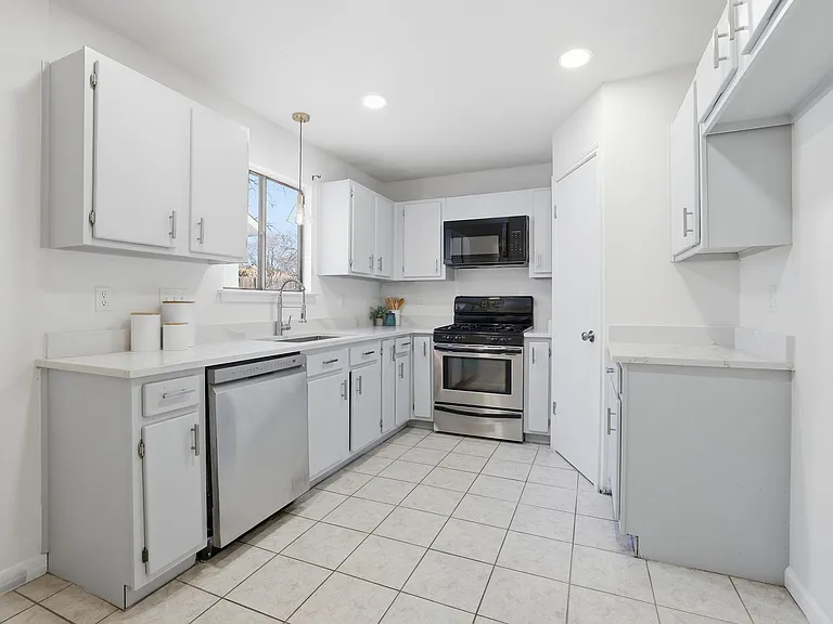 13004 Esplanade St — Photo 23