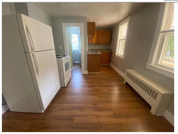4th image of 27 Elm St APT B