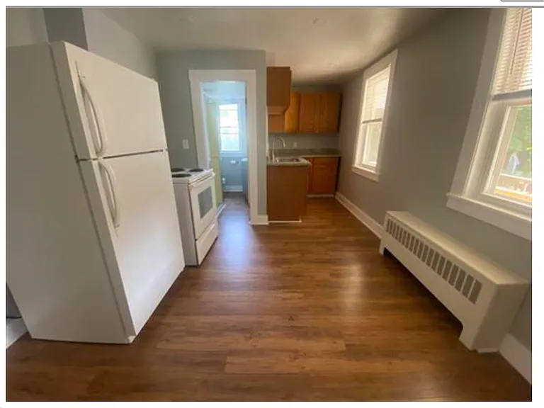 27 Elm St #B — Photo 4