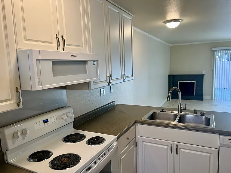 209 Stony Point Rd #E — Photo 31