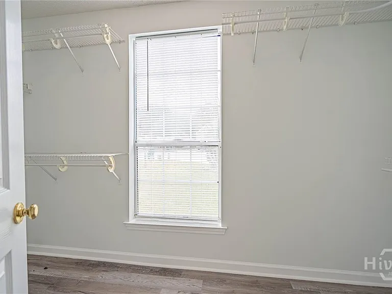 114 Laurens Ln — Photo 33