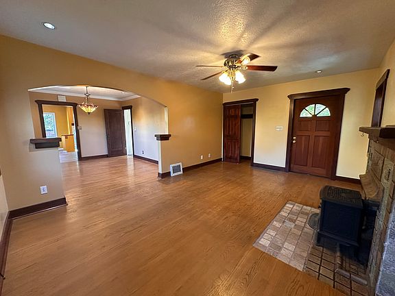 3rd image of 1272 E Crandall Ave #A