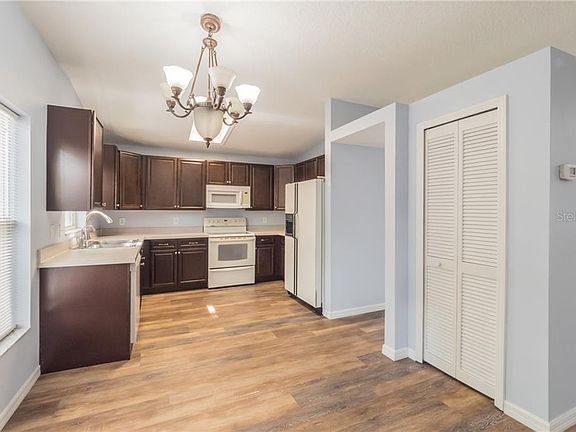 5th image of 1908 Windsor Oak Dr