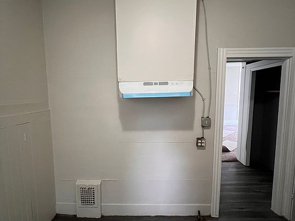 4th image of 3130 W 30th St #1