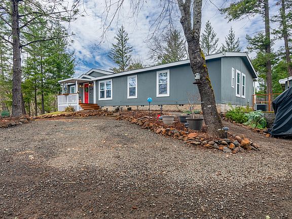 4th image of 71 Cora Dr