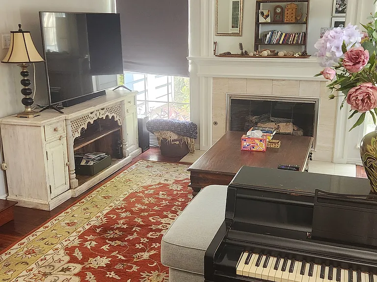 421 Burlington Ct #101 — Photo 11