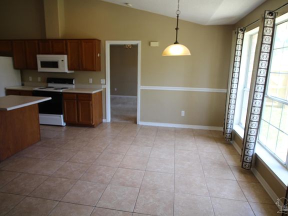 3rd image of 600 Gardenview Ct