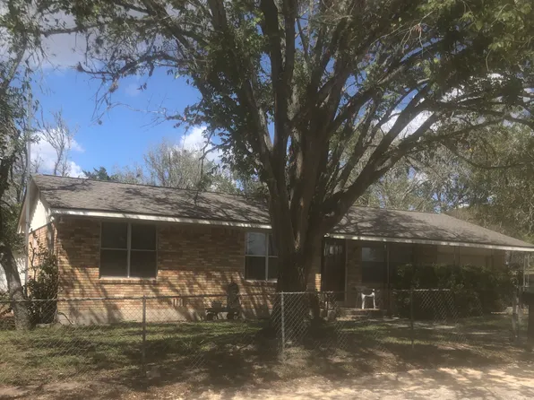 410 E Alexander St, Cuero, TX 77954