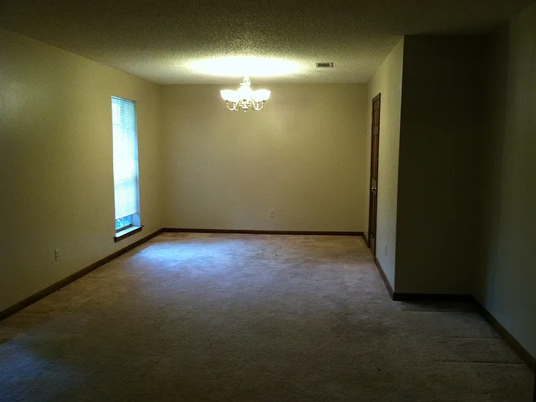 132 Thatcher Dr — Photo 4