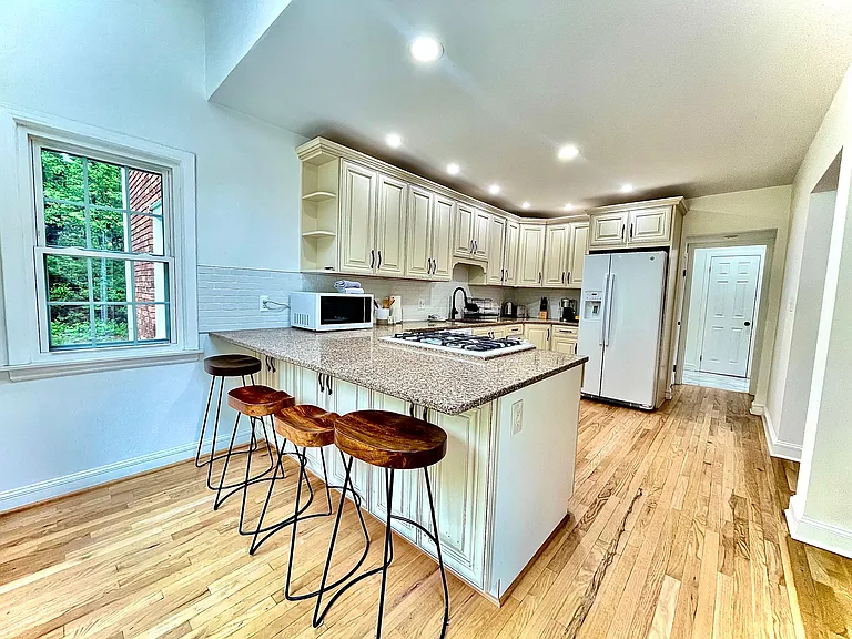 60 Devon Rd — Photo 8
