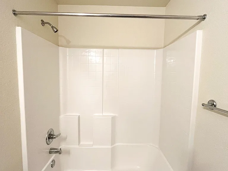 1515 Justin Loop #B — Photo 17