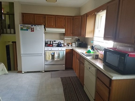 4th image of 9821 S Washington Ave